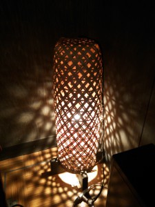 竹のスタンド照明